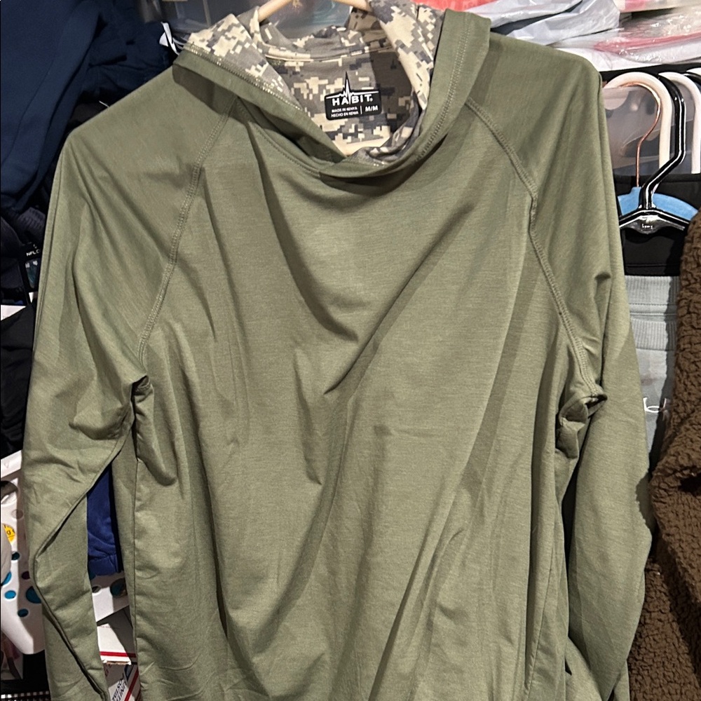 Men’s size medium Habit Green Men's Swim Rash Guard no tag